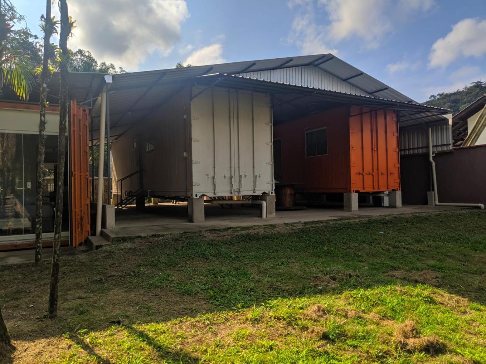 Containers Esta Localizado A 900m Do Centro De Morretes, Local Calmo E Em Meio A Mata Atlantica